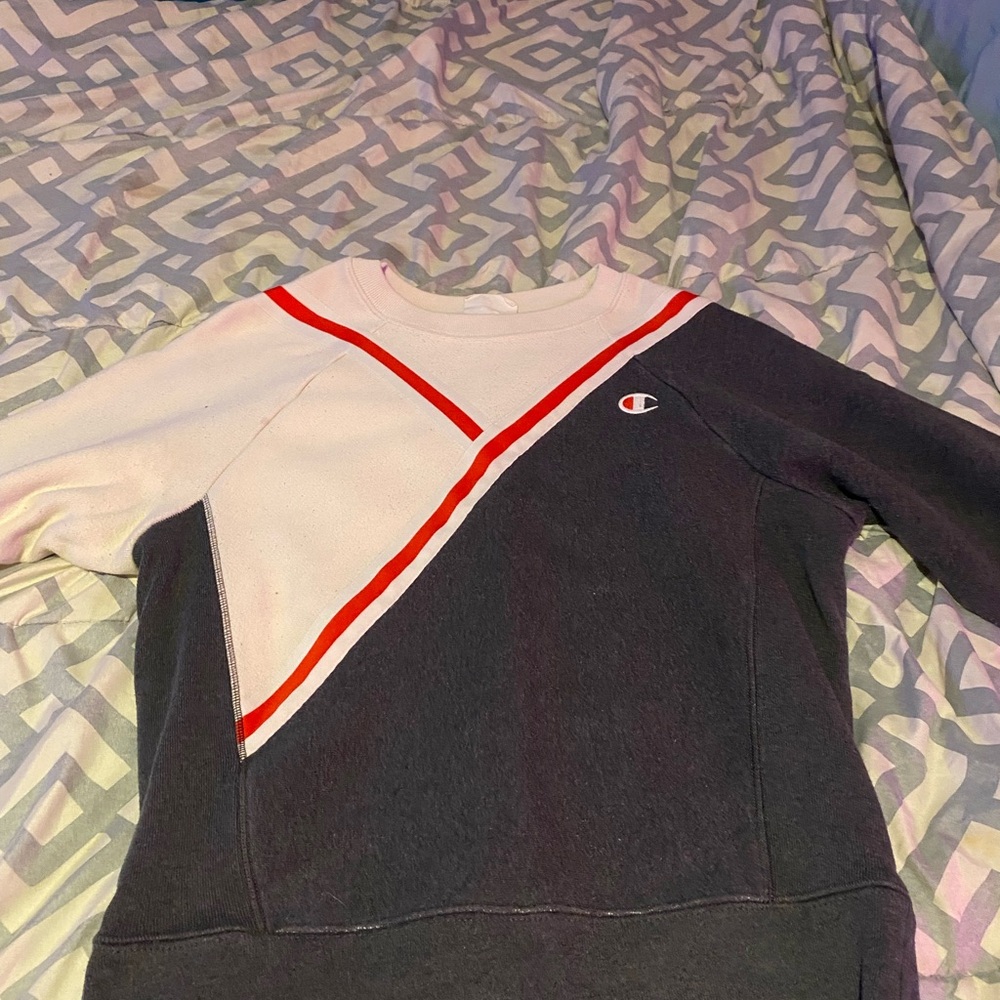 Champion Women's Black, White, and Red Crew Neck Sweater